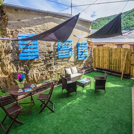 Riverside Rustic Retreat La Omañuela