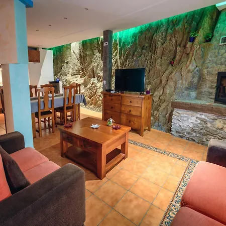 Riverside Rustic Retreat * La Omañuela