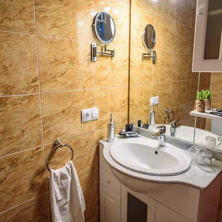 Riverside Rustic Retreat Apartamento La Omañuela