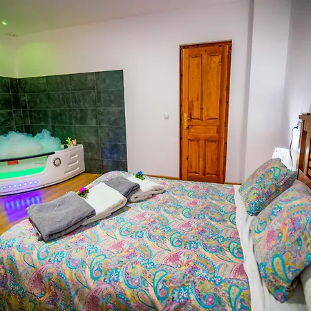 Riverside Rustic Retreat *