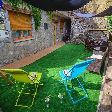 Riverside Rustic Retreat Apartman *