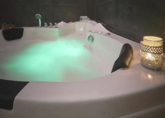 Riverside Rustic Retreat * La Omañuela