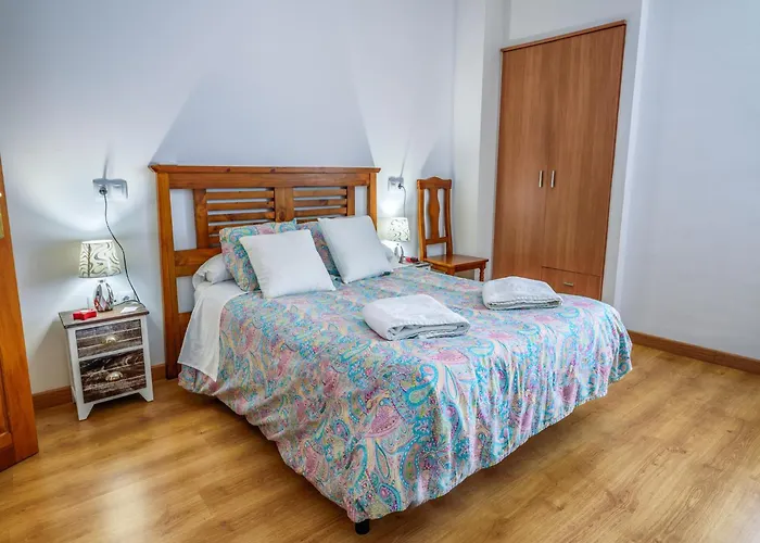 Riverside Rustic Retreat *