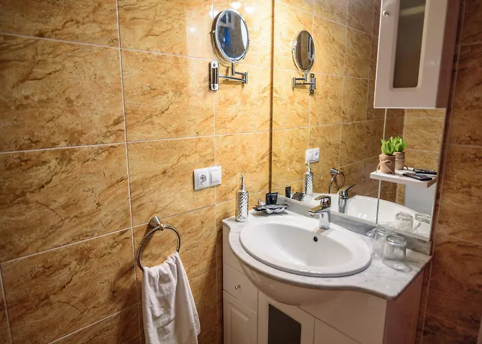 Riverside Rustic Retreat Apartamento La Omañuela