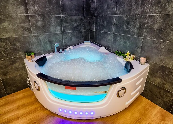 Riverside Rustic Retreat *