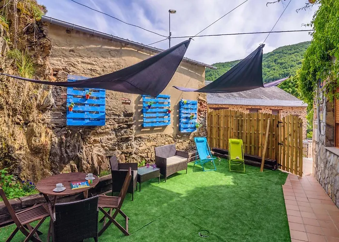 Riverside Rustic Retreat Apartamento