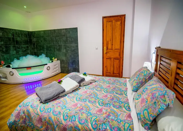 Riverside Rustic Retreat *